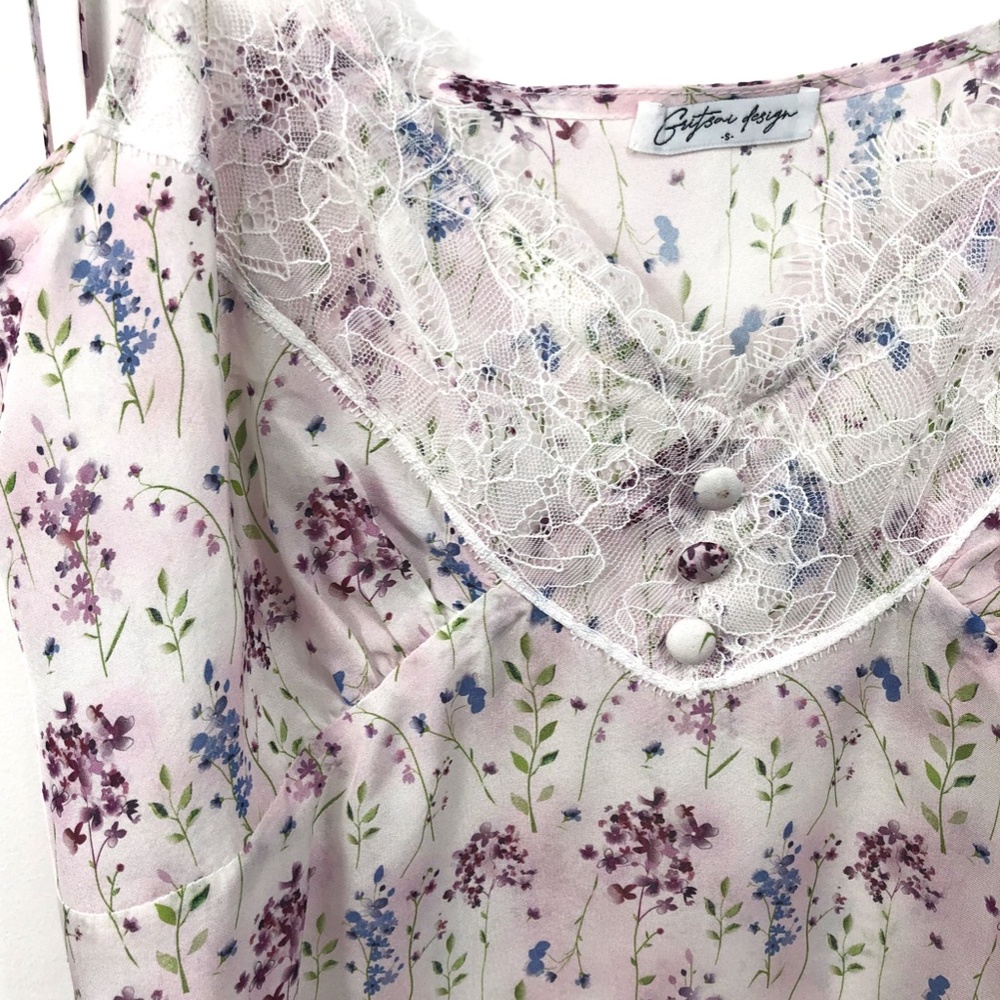 Natural silk floral lace top with buttons - Picture 3 of 7